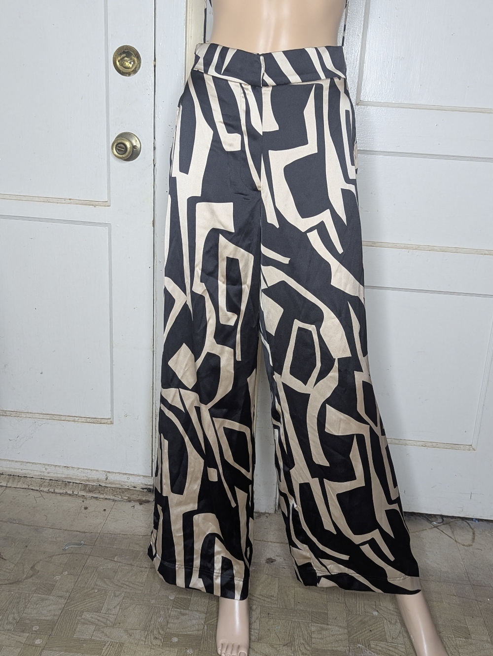 House Of Harlow 1960 Satin Geometric Print Two-Piece Pant Set Size Small - Picture 4 of 12